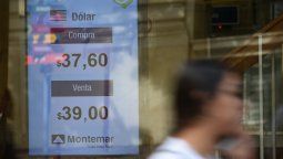El dólar arrancó en baja