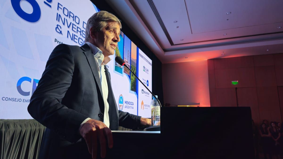 Luis Caputo, el primer ministro de Economía de Nación en participar del foro de Inversiones y Negocios del CEM. Luis Caputo, el primer ministro de Economía de Nación en participar del foro de Inversiones y Negocios del CEM.