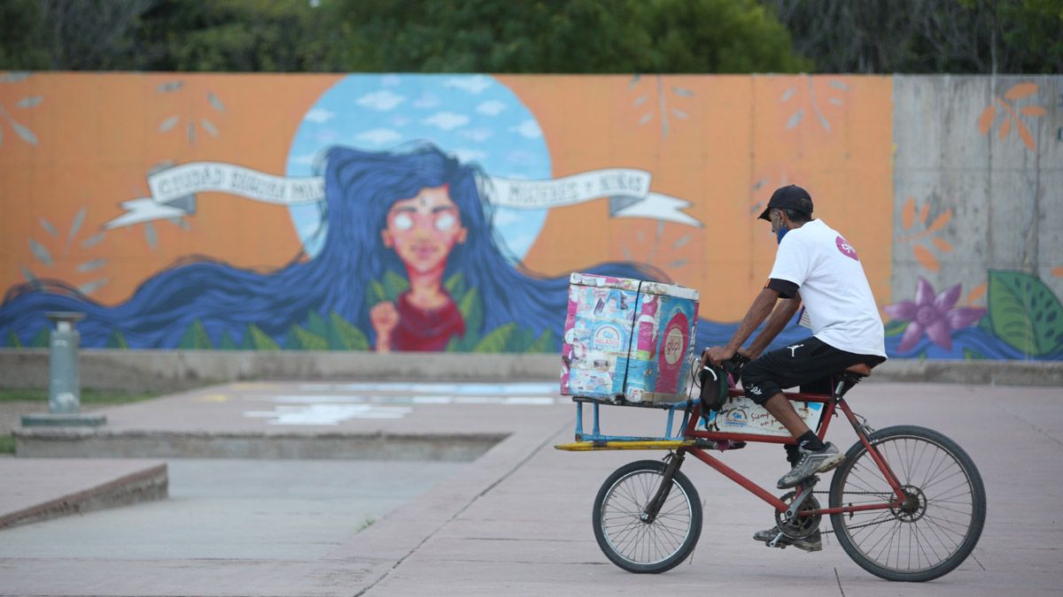 La positividad de casos de coronavirus en Mendoza se mantiene en promedio en el 15%, dijo este jueves la ministra de Salud, Ana María Nadal.