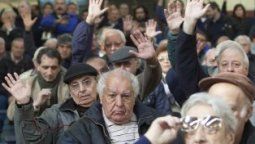 Habrá una pensión universal para personas sin aportes