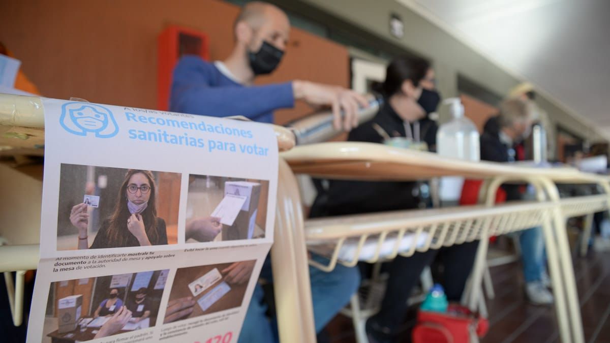 PASO 2021: caos, falta de distanciamiento y triunfo de Cambia Mendoza