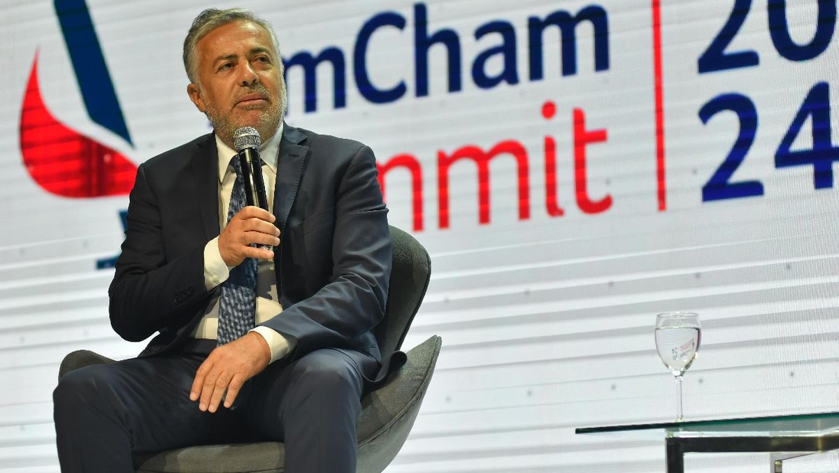 Cornejo criticó al oficial de policía. Cornejo criticó al oficial de policía.