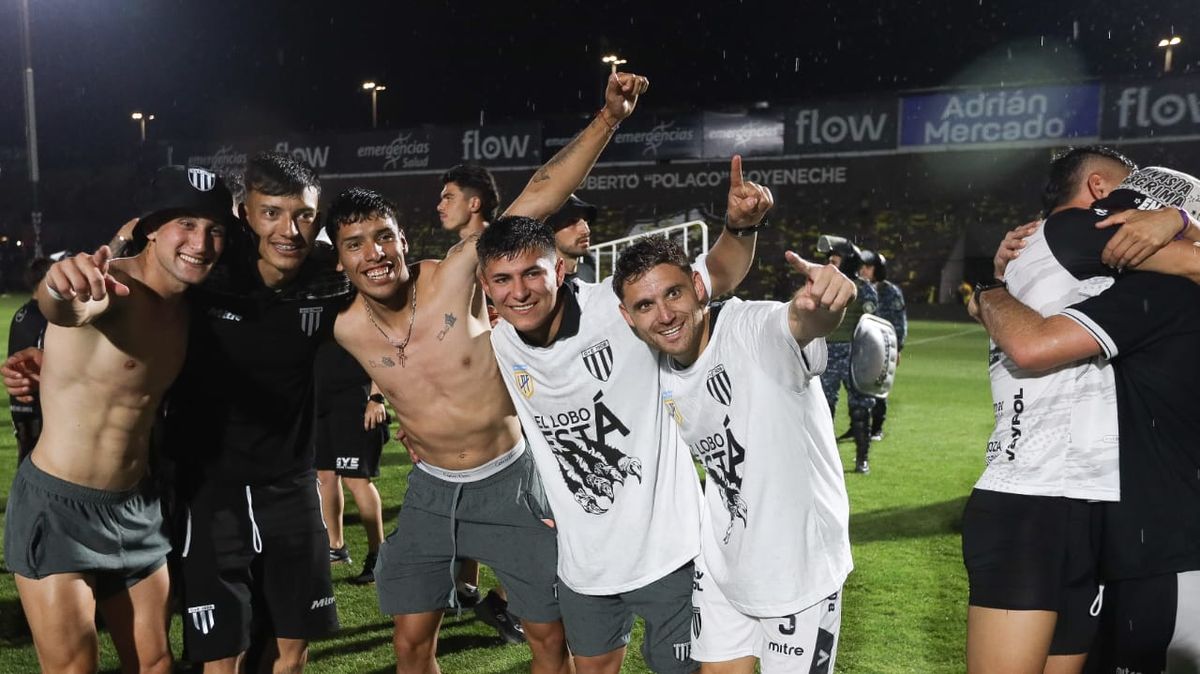 Gimnasia y Esgrima coron&oacute; una gran temporada con el ascenso a Primera Divisi&oacute;n.