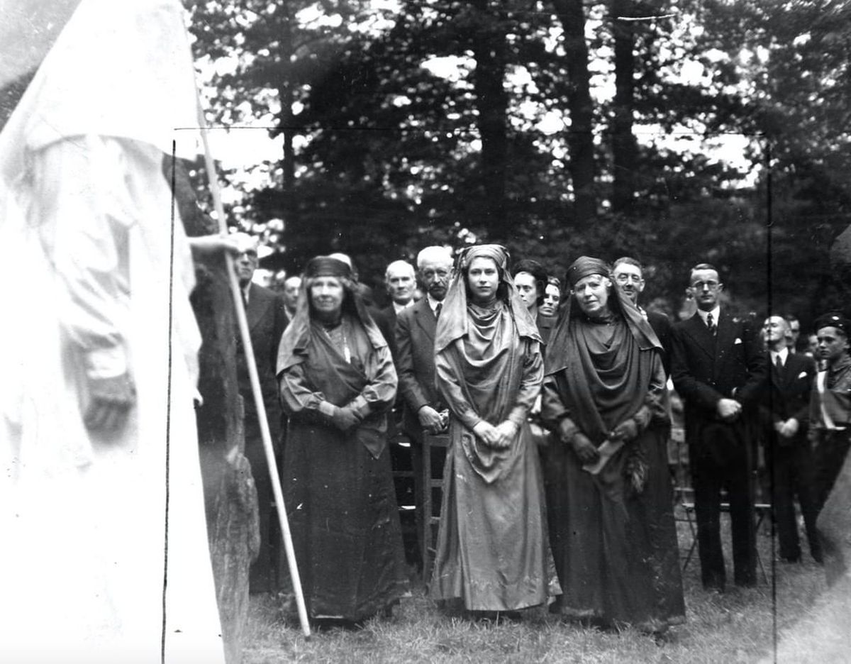 Círculo Místico de Bardos por el Archidruida Crwys Williams. Círculo Místico de Bardos por el Archidruida Crwys Williams.