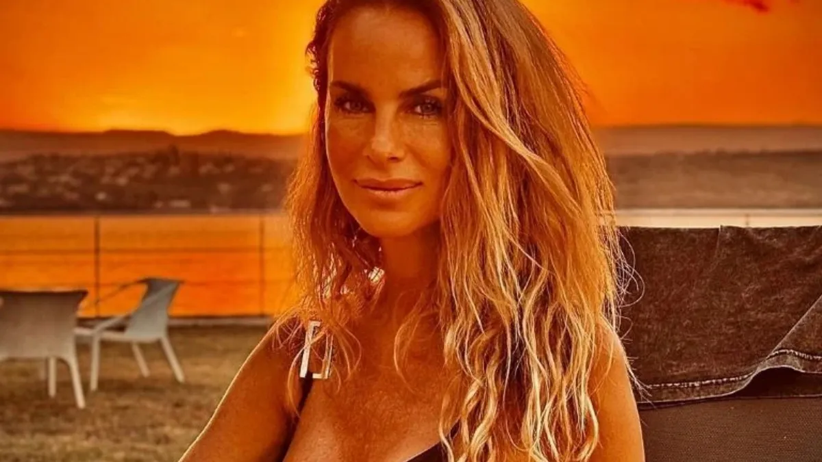 Desde Buzios, Sabrina Rojas se suma al hilo dental en clave XS: transparencias, off-white y más