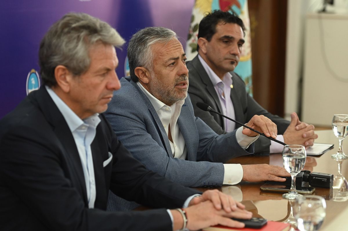 El futuro de IMPSA reunió al gobernador y a los funcionarios nacionales Pazo y Chaher.