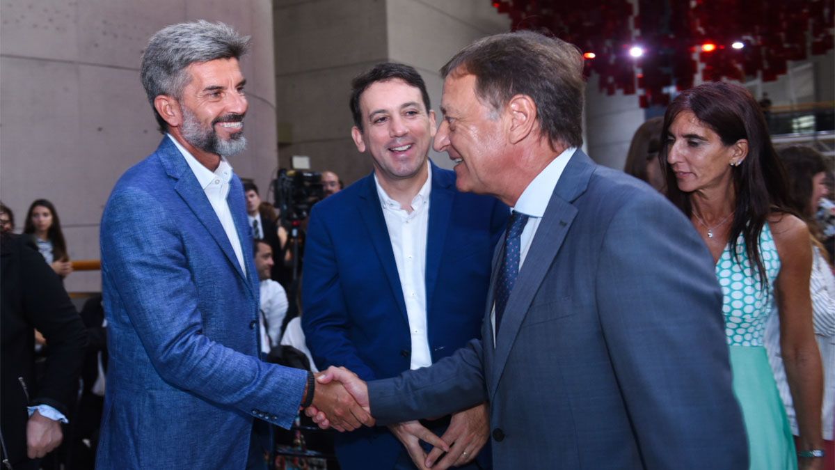 En el acto en el Julio Le Parc también estuvieron el intendente de Capital, Ulpiano Suarez, y su par de Godoy Cruz, Tadeo García Zalazar.