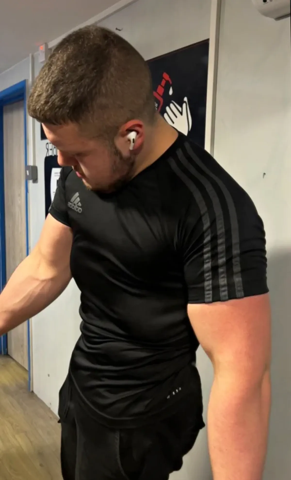 Ahora, el joven comparte toda su experiencia para ayudar a otros en su viaje a una vida saludable. Ahora, el joven comparte toda su experiencia para ayudar a otros en su viaje a una vida saludable.