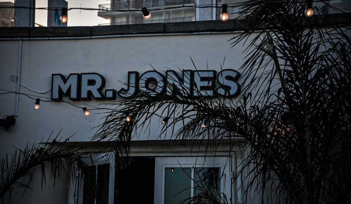 El joven sacado violentamente del boliche y más tarde fue llevado por sus familiares al Hospital Interzonal, donde falleció