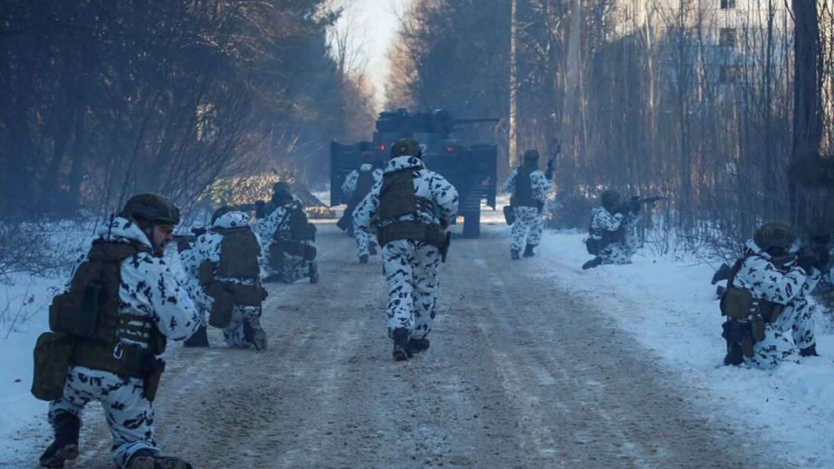 Ante un posible ataque de Rusia, el ejército de Ucrania realiza simulacros de combate en medio de una clima de tensión