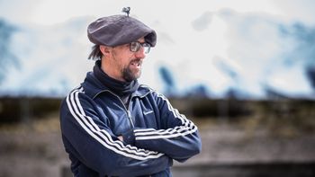 De vivir aislado y sin luz a codearse con magnates en su refugio del fin del mundo