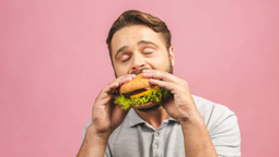 Ten cuidado con las dietas que encuentras en redes sociales.