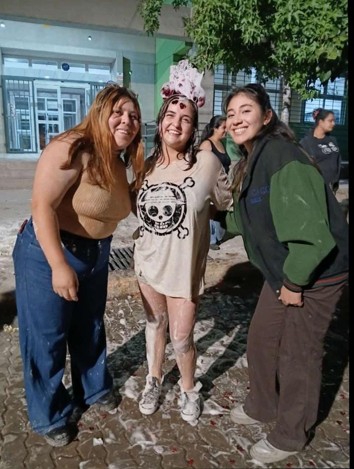 Camila tuvo su festejo de egreso en el que participaron sus amigas Yanina Lucas y Karin Siri, en La Consulta. Camila tuvo su festejo de egreso en el que participaron sus amigas Yanina Lucas y Karin Siri, en La Consulta.