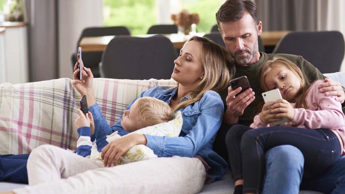 Consumo legitimado. Los padres creemos que tenemos el control en el uso del celular de los niños... ¿Lo tenemos? Consumo legitimado. Los padres creemos que tenemos el control en el uso del celular de los niños... ¿Lo tenemos?