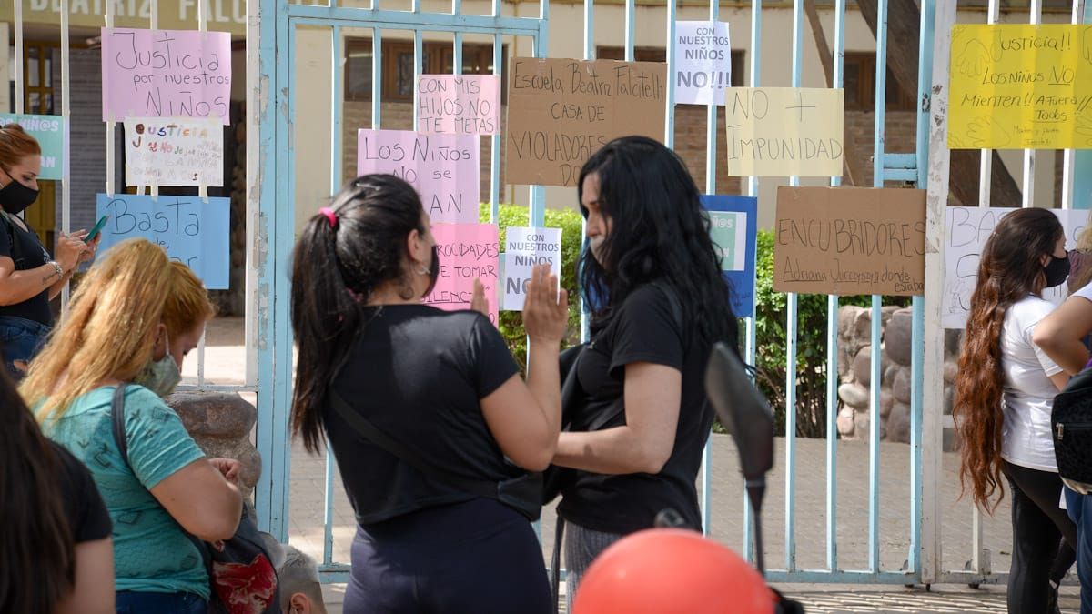 Celador acusado de abuso: la DGE se reunirá con los padres de los alumnos