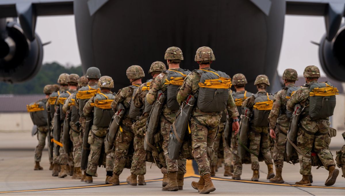 3.000 paracaidistas en 24 horas: Estados Unidos desplegará la mítica 82ª División Aerotransportada en la región del Golfo