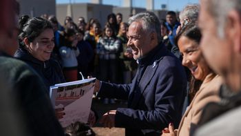 Cornejo defendió el proyecto de ley del IPV para acelerar desadjudicaciones de casas sociales Cornejo defendió el proyecto de ley del IPV para acelerar desadjudicaciones de casas sociales