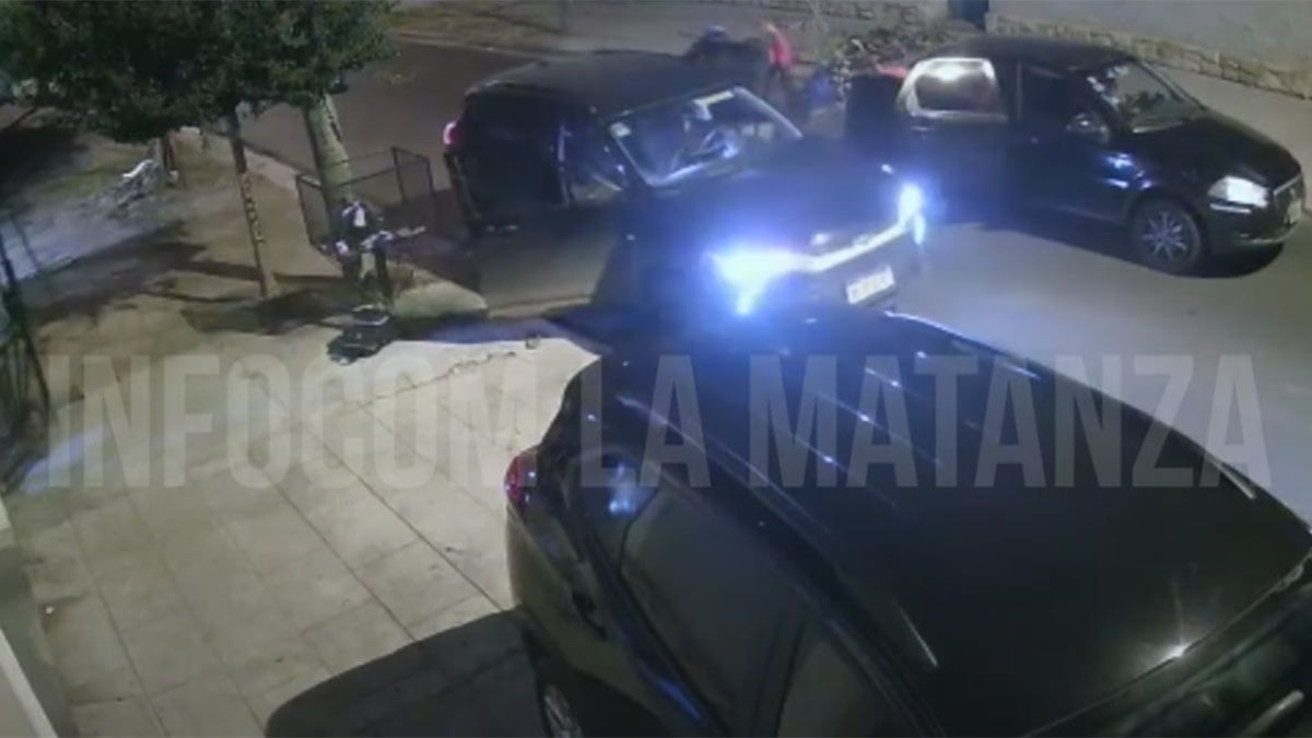 Momento en el que los aslatantes sorprendieron a la familia. 