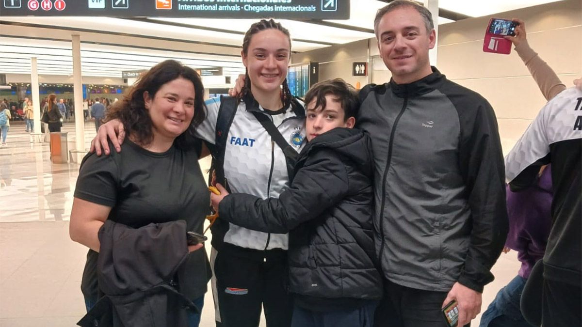Josefina Mesa está con su familia.