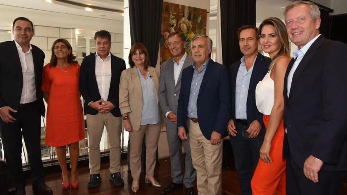 Esta foto en Vendimia habría molestado a Rodríguez Larreta. Están aquí Gustavo Valdés, Mariana Juri, Facundo Manes, Patricia Bullrich, Rodolfo Suarez, Alfredo Cornejo, Luis Naidenof, Carolina Losada y Emilio Monzó. Allí nació el Grupo Malbec.