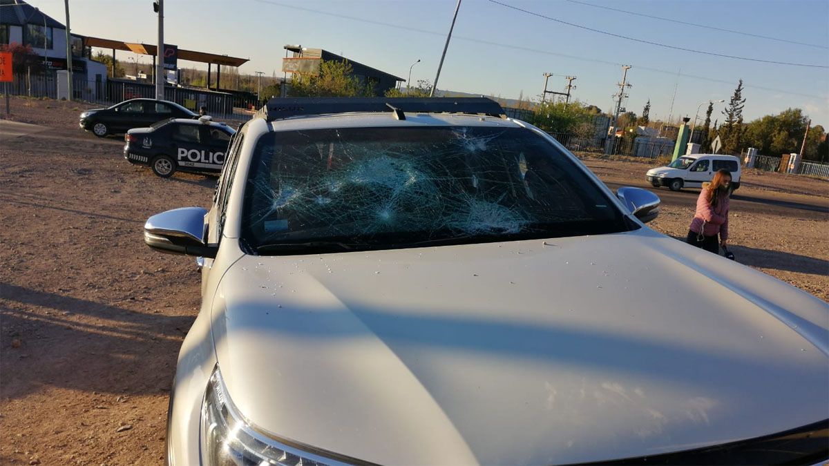 A piedrazos y entre 10 personas atacaron a un hombre a la salida de una fiesta