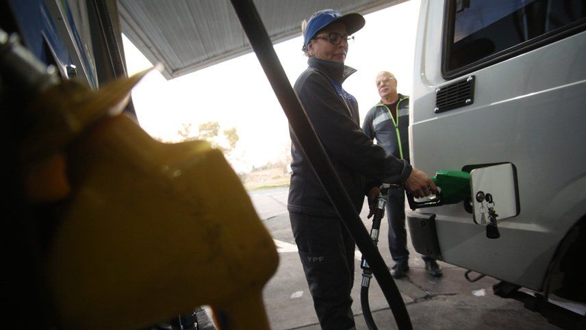 Los combustibles aumentan en agosto entre el 2% y el 2,5%