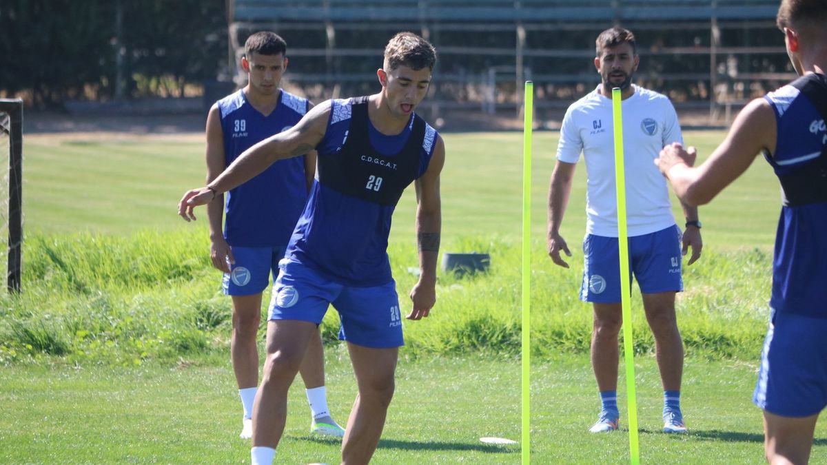 El Tomba entrenó en Chile a la espera del choque ante el Colo Colo. El Tomba entrenó en Chile a la espera del choque ante el Colo Colo.
