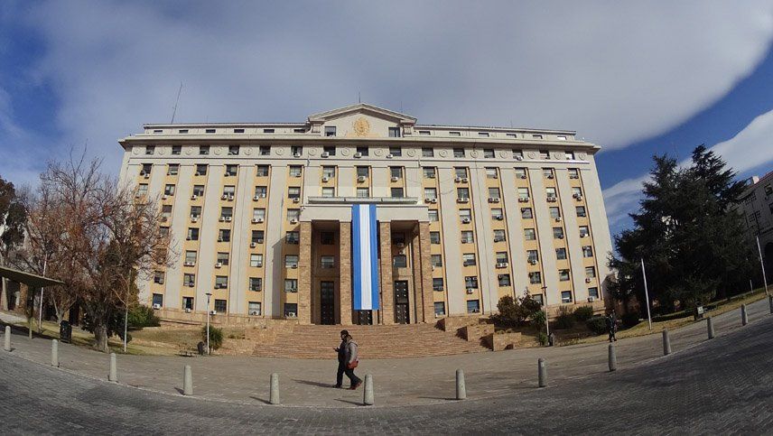 Cuándo les depositan el sueldo a los estatales de Mendoza