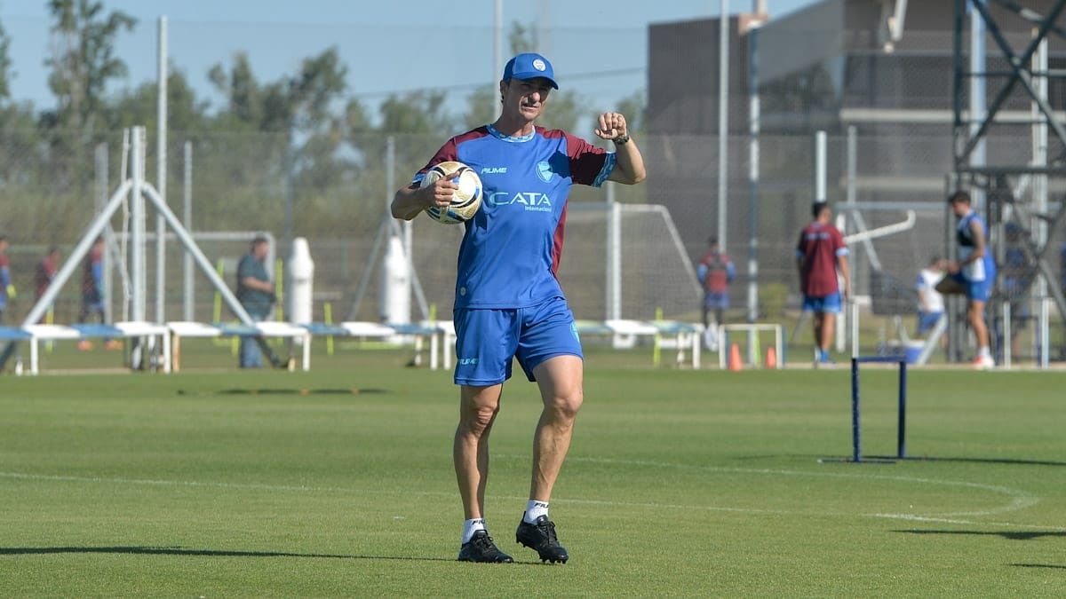 Mariano Toedtli dirigió su primera práctica como entrenador de Godoy Cruz