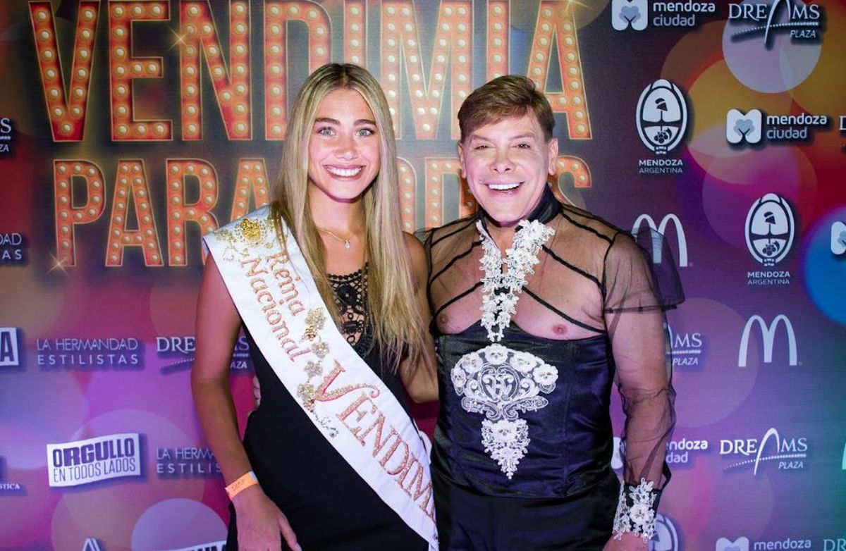 La Reina Nacional de Vendimia, Agostina Saua, acompañó la Fiesta de la Vendimia para Todxs. Aqui, junto a Gabriel Canci. La Reina Nacional de Vendimia, Agostina Saua, acompañó la Fiesta de la Vendimia para Todxs. Aqui, junto a Gabriel Canci.