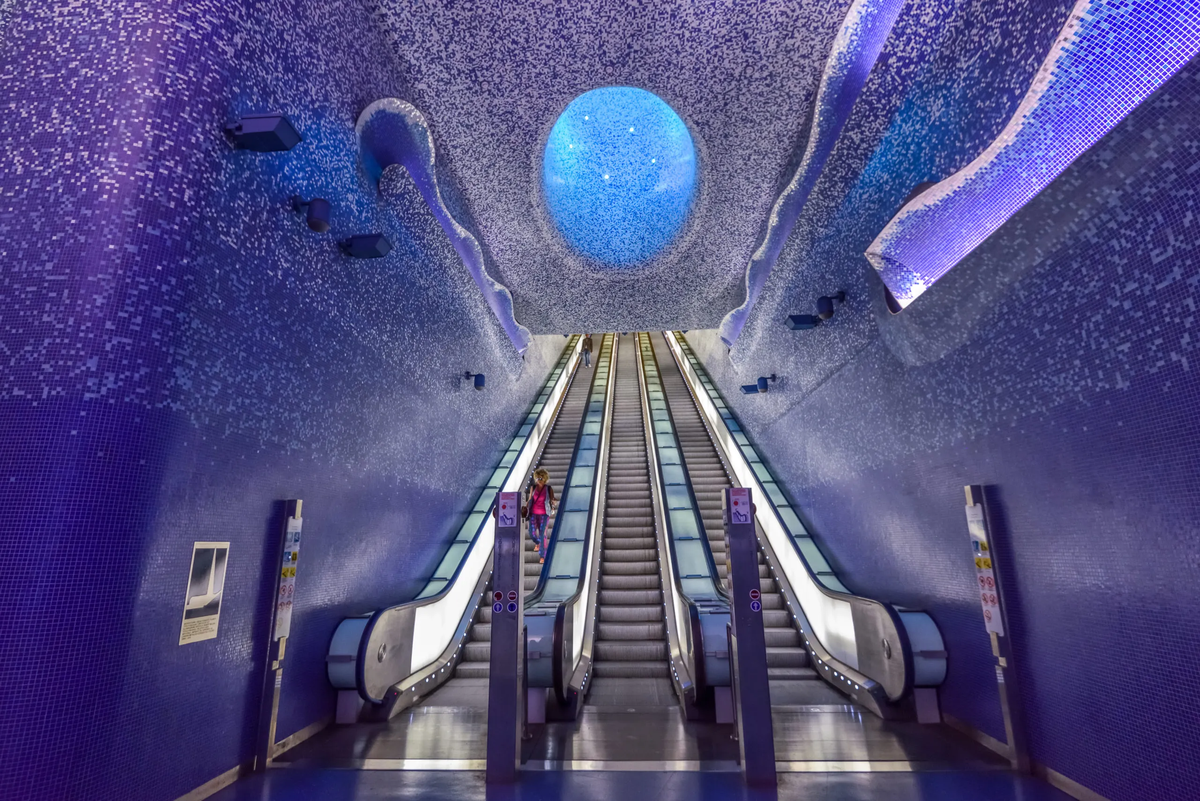 La estación de metro de Toledo es como una obra artística. Imagen: Viajar por Nápoles La estación de metro de Toledo es como una obra artística. Imagen: Viajar por Nápoles