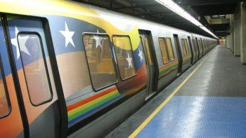 Video: mirá el desordenado y frenético ingreso de los pasajeros venezolanos al subte en Caracas