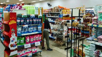Grandes marcas enviaron listas con subas y los almaceneros intentan contener los aumentos