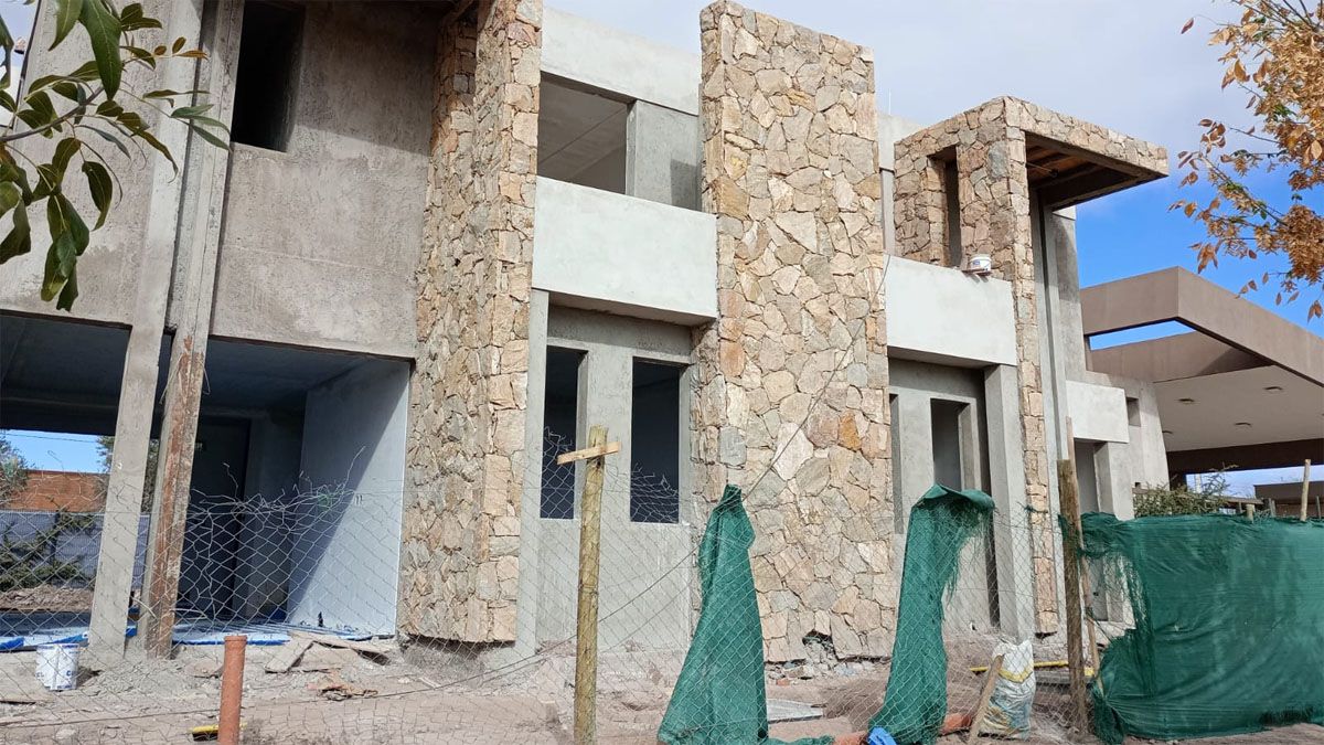 Las inmobiliarias están asesorando a posibles clientes sobre el blanqueo de capitales para la inversión en propiedades. Las inmobiliarias están asesorando a posibles clientes sobre el blanqueo de capitales para la inversión en propiedades.