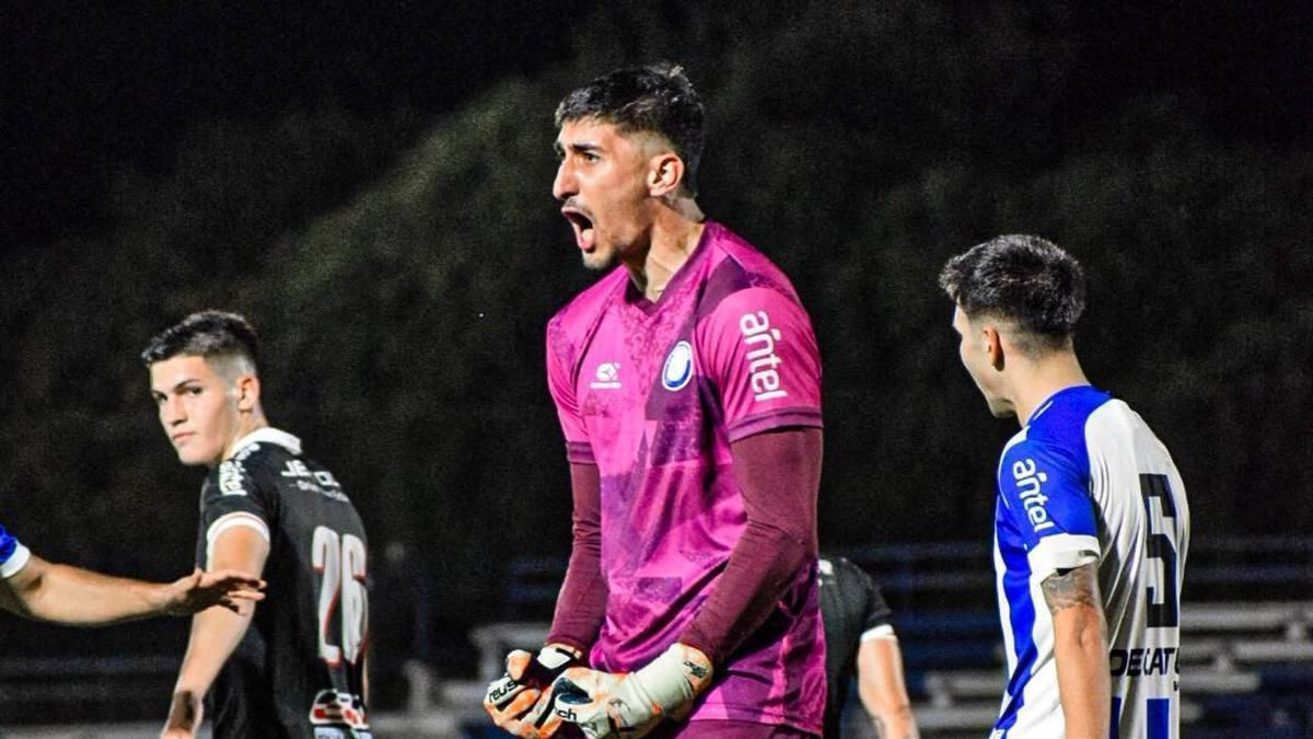 Gino Santilli, el ex Banfield que hizo historia en Uruguay y el fútbol internacional con un gol de arco a arco.