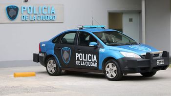 Una joven efectiva de la Policía de la Ciudad murió tras dispararse en la cabeza