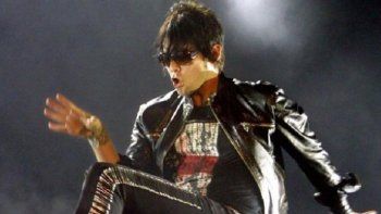La canción de Beto Cuevas  y la ayuda a los adultos mayores
