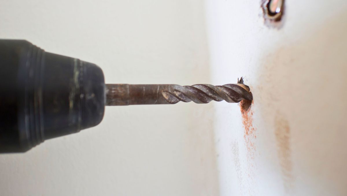 Utiliza siempre elementos de seguridad al realizar este tipo de trabajos en casa. Utiliza siempre elementos de seguridad al realizar este tipo de trabajos en casa. 