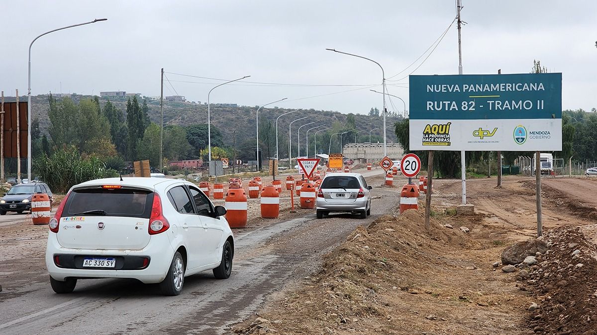 En principio, los compromisos ante el BID se mantendrán. Hay tranquilidad en Mendoza respecto de la continuidad de obras como la de la Ruta 82 Panamericana. En principio, los compromisos ante el BID se mantendrán. Hay tranquilidad en Mendoza respecto de la continuidad de obras como la de la Ruta 82 Panamericana.