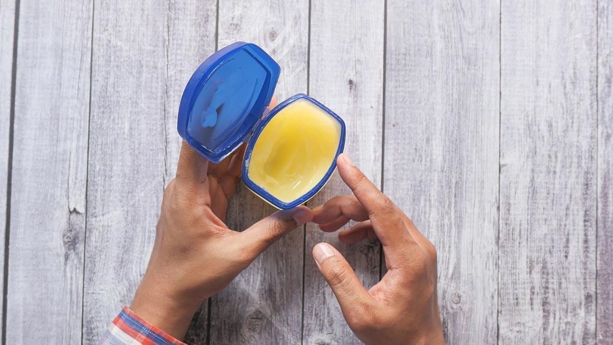 Colocarse vaselina en las uñas: por qué recomiendan hacerlo y para qué sirve Colocarse vaselina en las uñas: por qué recomiendan hacerlo y para qué sirve