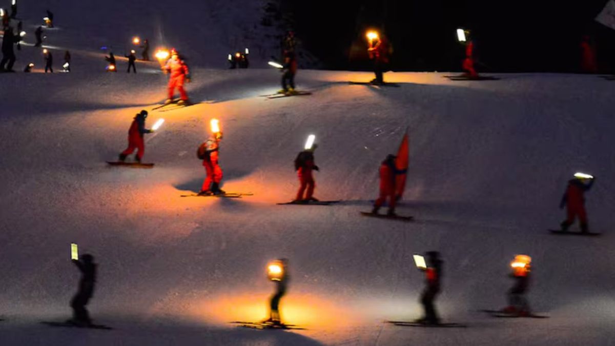 La tradicional bajada de antorchas en Ushuaia reune a miles de turistas argentinos y extranjeros La tradicional bajada de antorchas en Ushuaia reune a miles de turistas argentinos y extranjeros