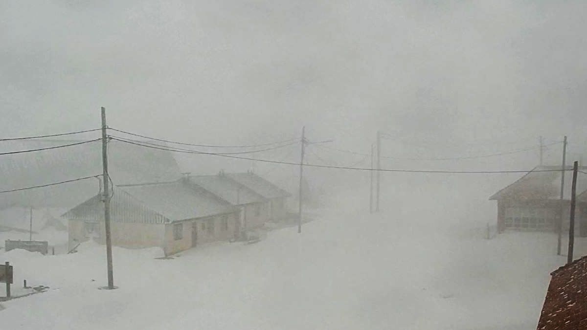 Siguen las nevadas en la zona de Las Cuevas y la ruta 7 está intransitable desde Uspallata hacia el Paso Cristo Redentor.