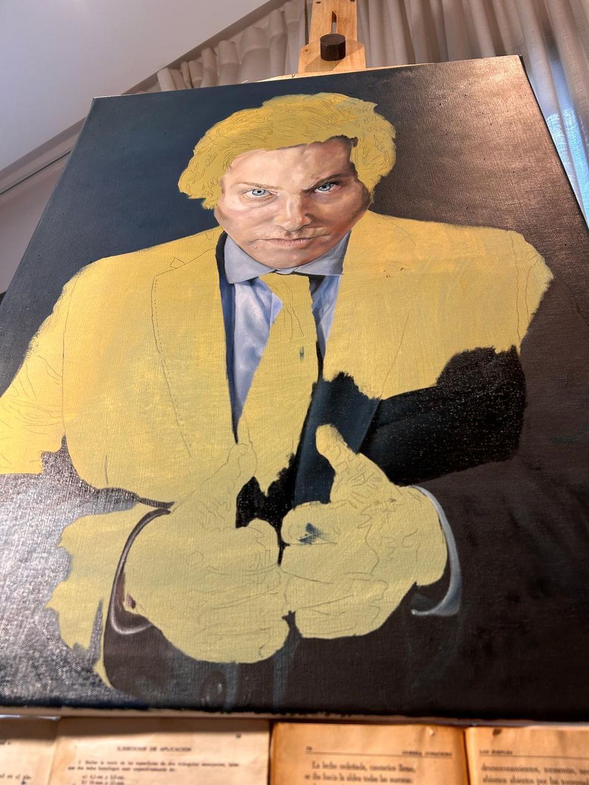 Más de cuatro meses le llevó a Florencia Aise retratar a Javier Milei. Aquí, una imagen de la obra en proceso. Más de cuatro meses le llevó a Florencia Aise retratar a Javier Milei. Aquí, una imagen de la obra en proceso.