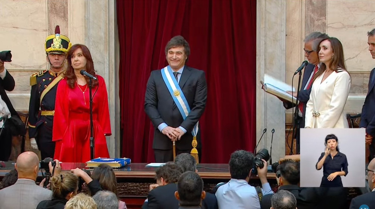 Cristina y Milei durante la asunción presidencial del libertario.