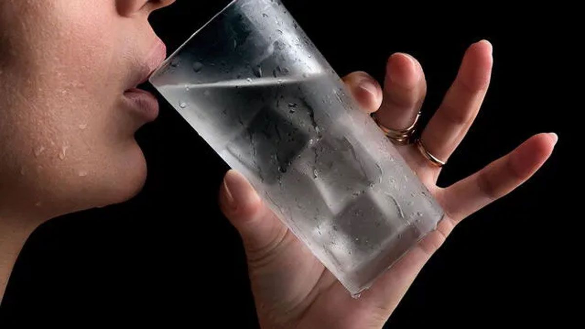 A las personas les encanta tomar agua helada, sin saber que problemas de salud puede ocasionar.