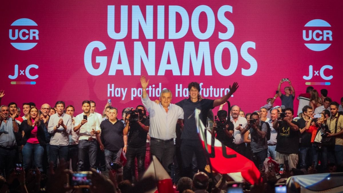 Morales y Lousteau durante el acto que hizo el radicalismo el sábado 29 de octubre.