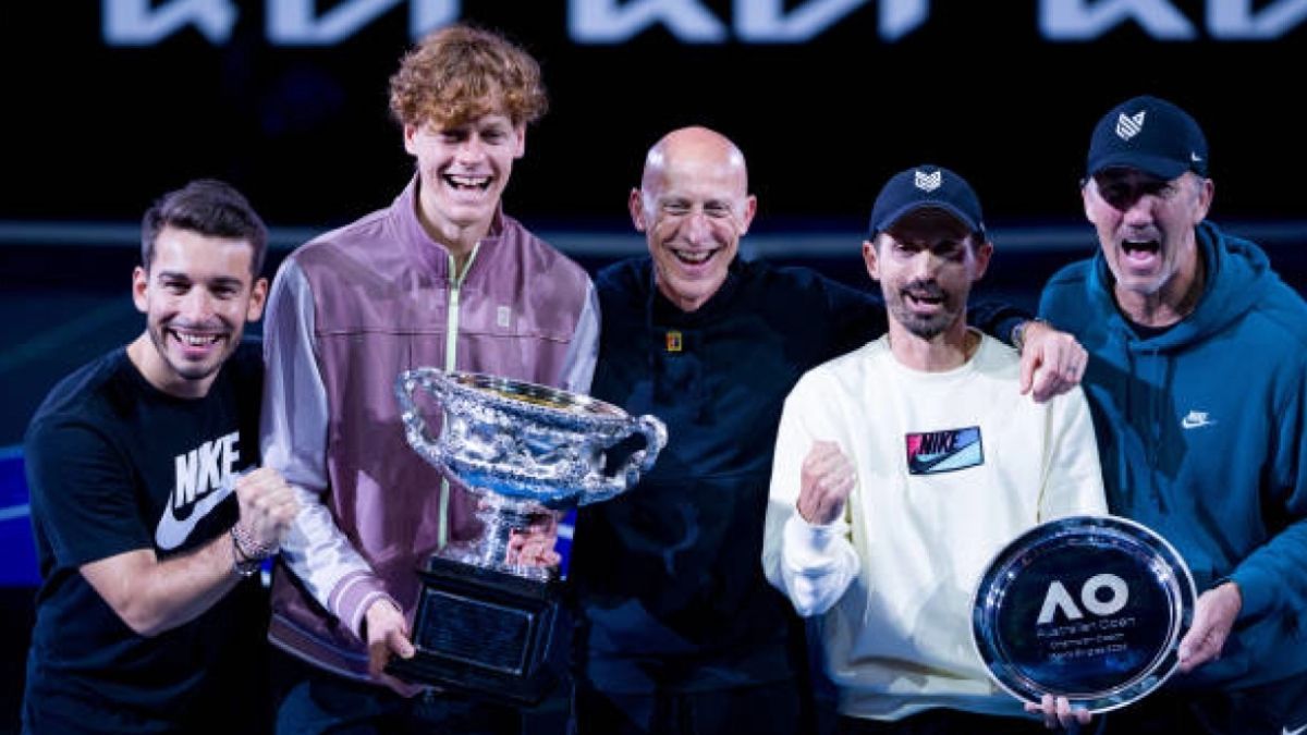 Jannik Sinner y su equipo cuando Giacomo Naldi formaba parte de él. Jannik Sinner y su equipo cuando Giacomo Naldi formaba parte de él. 