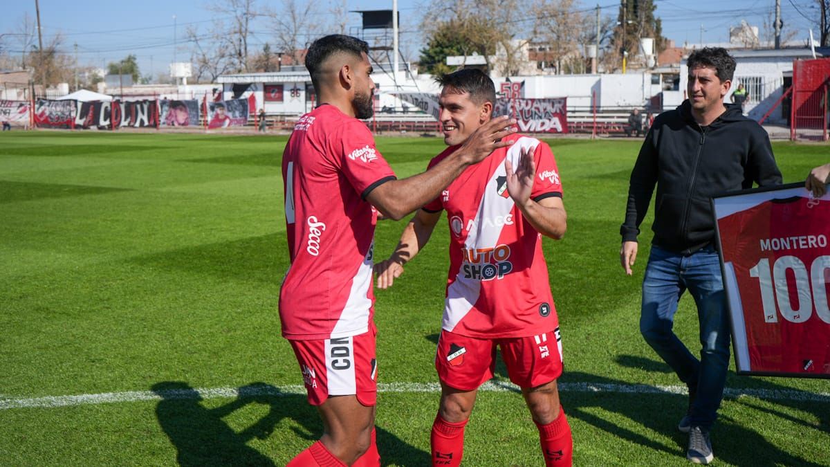 Moyano y Montero cumplieron 100 partidos en el Deportivo Maipú. Moyano y Montero cumplieron 100 partidos en el Deportivo Maipú.