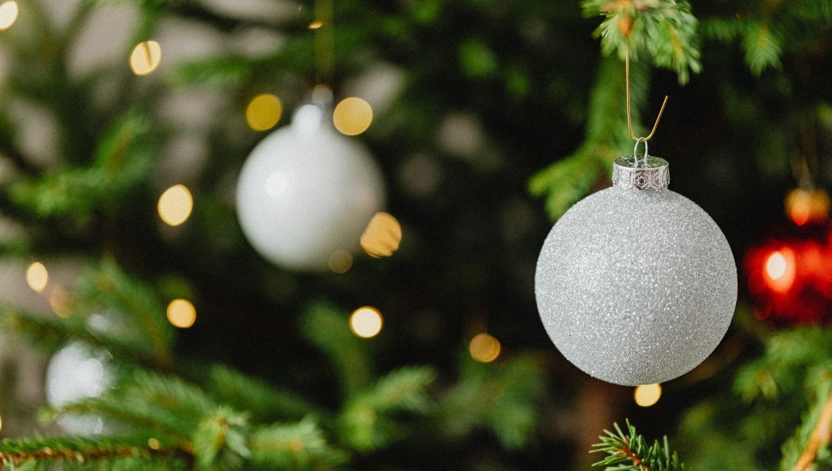 Complementá tu decoración navideña con un ambientador o perfume. Complementá tu decoración navideña con un ambientador o perfume. 