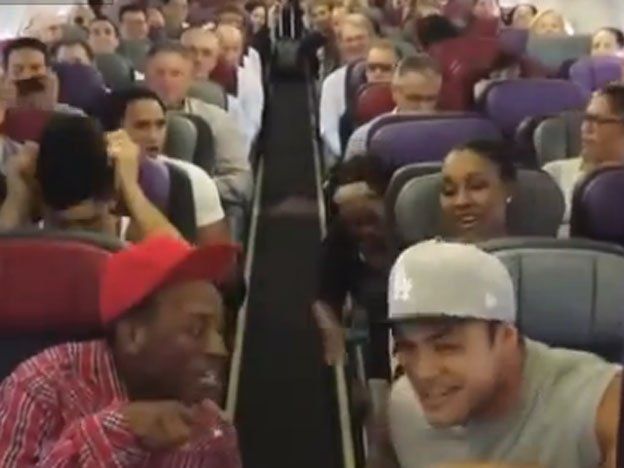 Elenco de El Rey León improvisó un musical en el avión